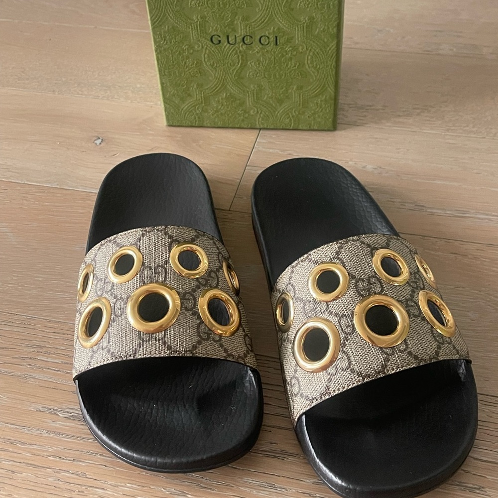 Gucci Pursuit Eyelet Slide Sandal